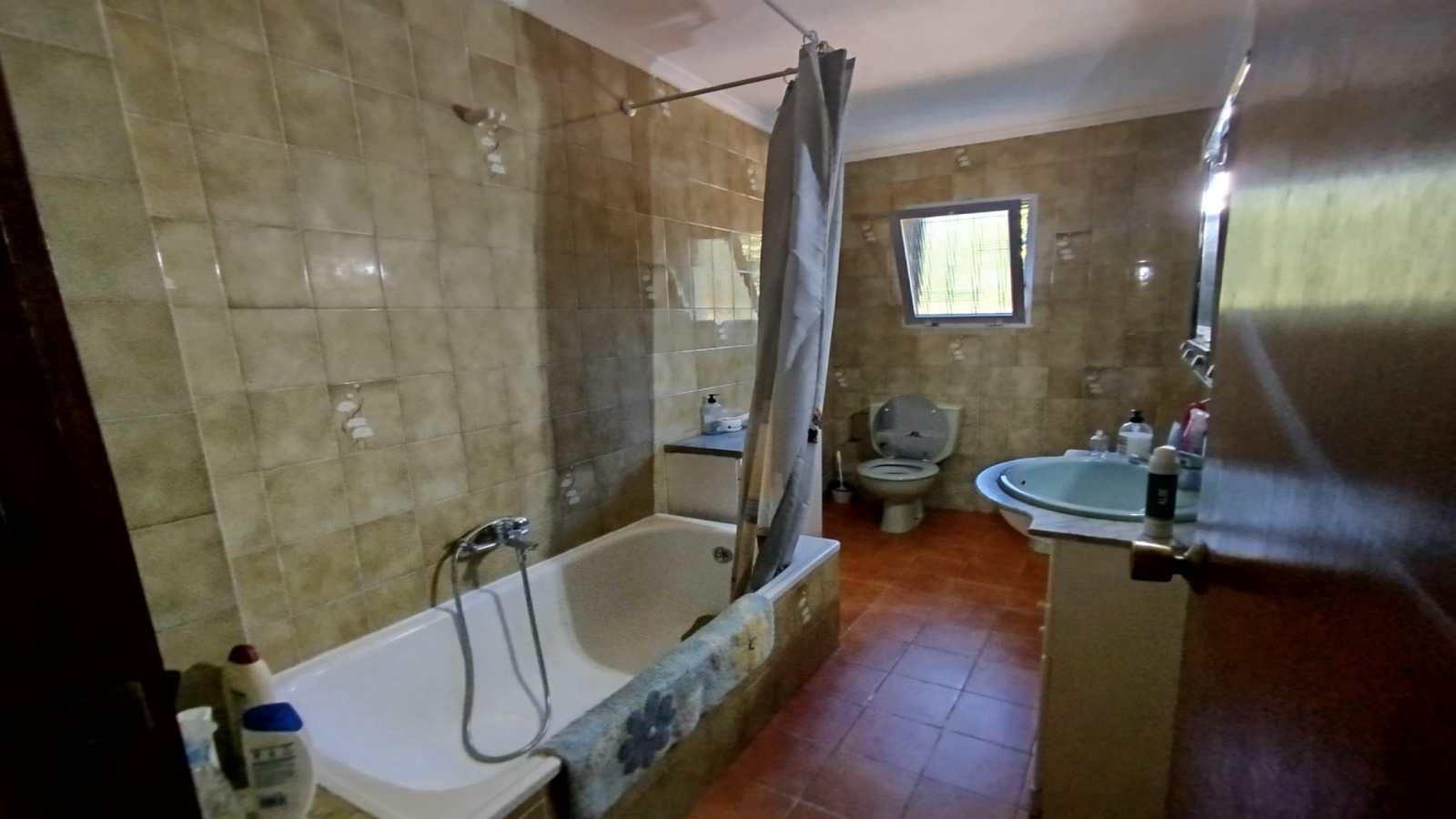 chalet en Torrent, venta chalet Torrent, villa con piscina Torrent, chalet con garaje Torrent, casa con parcela grande Torrent, chalet en Partida Casa Blanca, chalet con piscina Valencia, MIES Inmobiliaria, propiedad en Torrent, casa en Montserrat