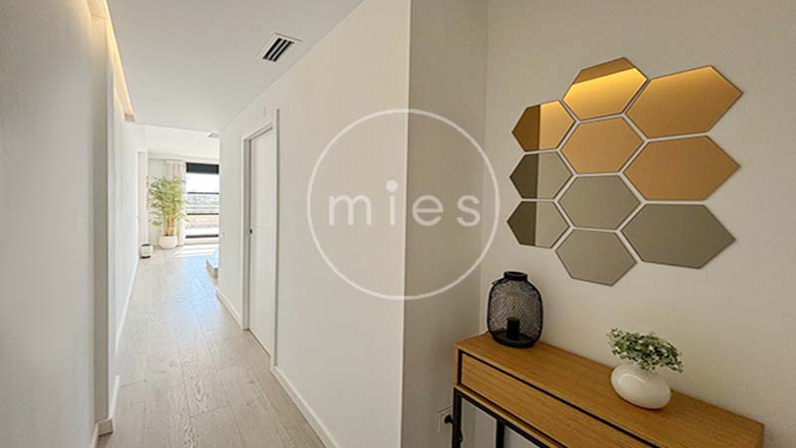 Minimalismo clásico, ático dúplex en Picanya, ático en Valencia, vivienda exclusiva Picanya, diseño minimalista, casa reformada Picanya, hogar luminoso Picanya, inmobiliaria en Picanya, vivienda cerca de Valencia, atico con terrazas, Mies Gestión Inmobiliaria  