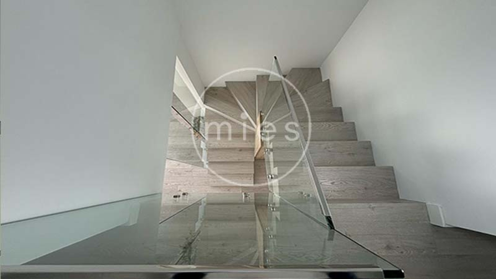 Minimalismo clásico, ático dúplex en Picanya, ático en Valencia, vivienda exclusiva Picanya, diseño minimalista, casa reformada Picanya, hogar luminoso Picanya, inmobiliaria en Picanya, vivienda cerca de Valencia, atico con terrazas, Mies Gestión Inmobiliaria  