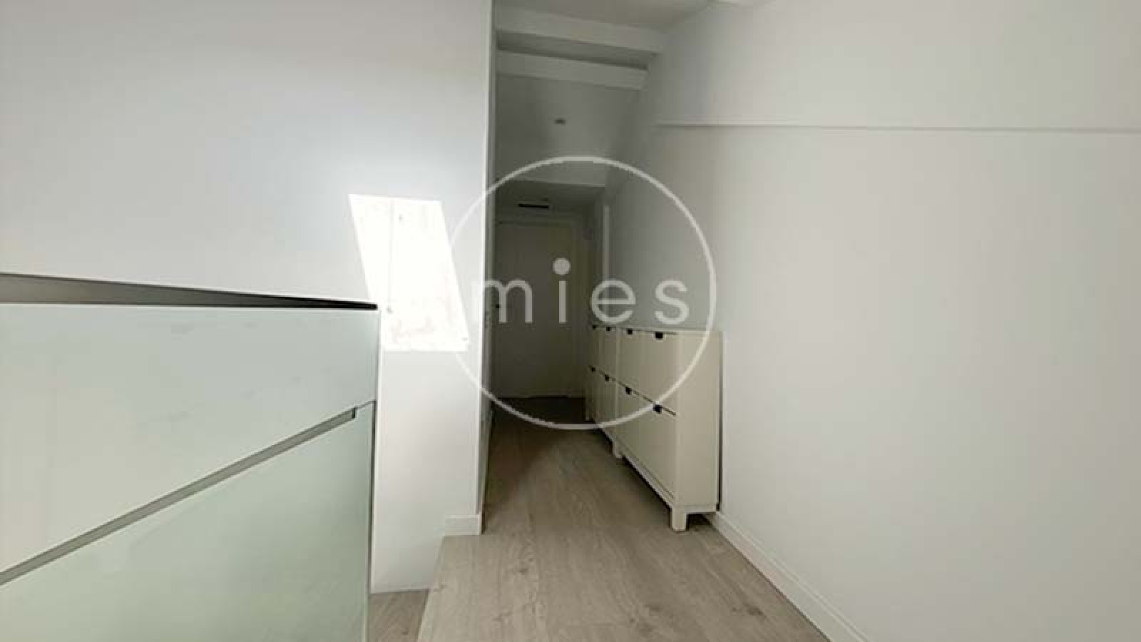 Minimalismo clásico, ático dúplex en Picanya, ático en Valencia, vivienda exclusiva Picanya, diseño minimalista, casa reformada Picanya, hogar luminoso Picanya, inmobiliaria en Picanya, vivienda cerca de Valencia, atico con terrazas, Mies Gestión Inmobiliaria  
