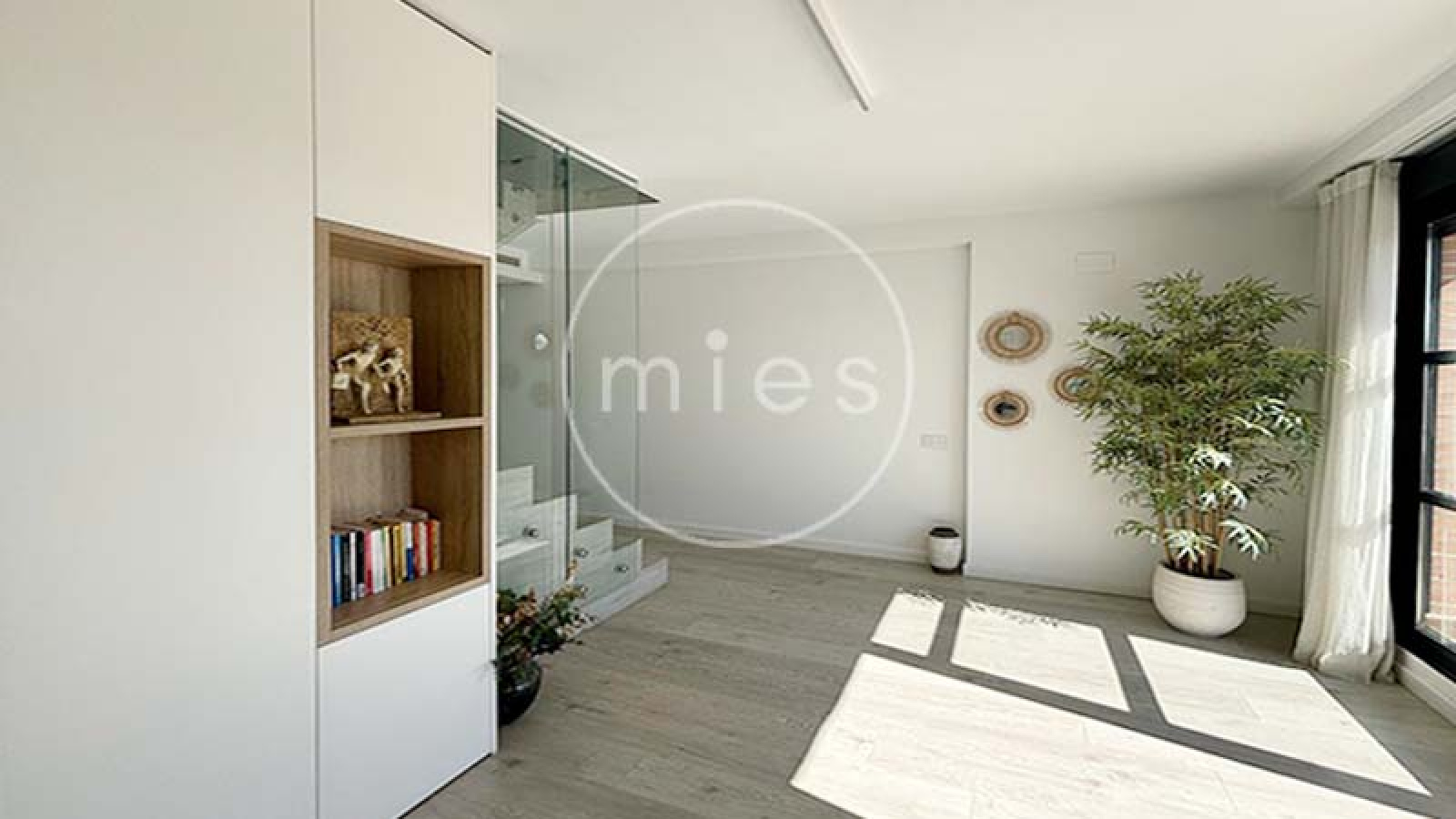 Minimalismo clásico, ático dúplex en Picanya, ático en Valencia, vivienda exclusiva Picanya, diseño minimalista, casa reformada Picanya, hogar luminoso Picanya, inmobiliaria en Picanya, vivienda cerca de Valencia, atico con terrazas, Mies Gestión Inmobiliaria  