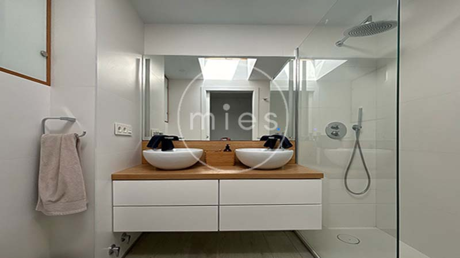 Minimalismo clásico, ático dúplex en Picanya, ático en Valencia, vivienda exclusiva Picanya, diseño minimalista, casa reformada Picanya, hogar luminoso Picanya, inmobiliaria en Picanya, vivienda cerca de Valencia, atico con terrazas, Mies Gestión Inmobiliaria  