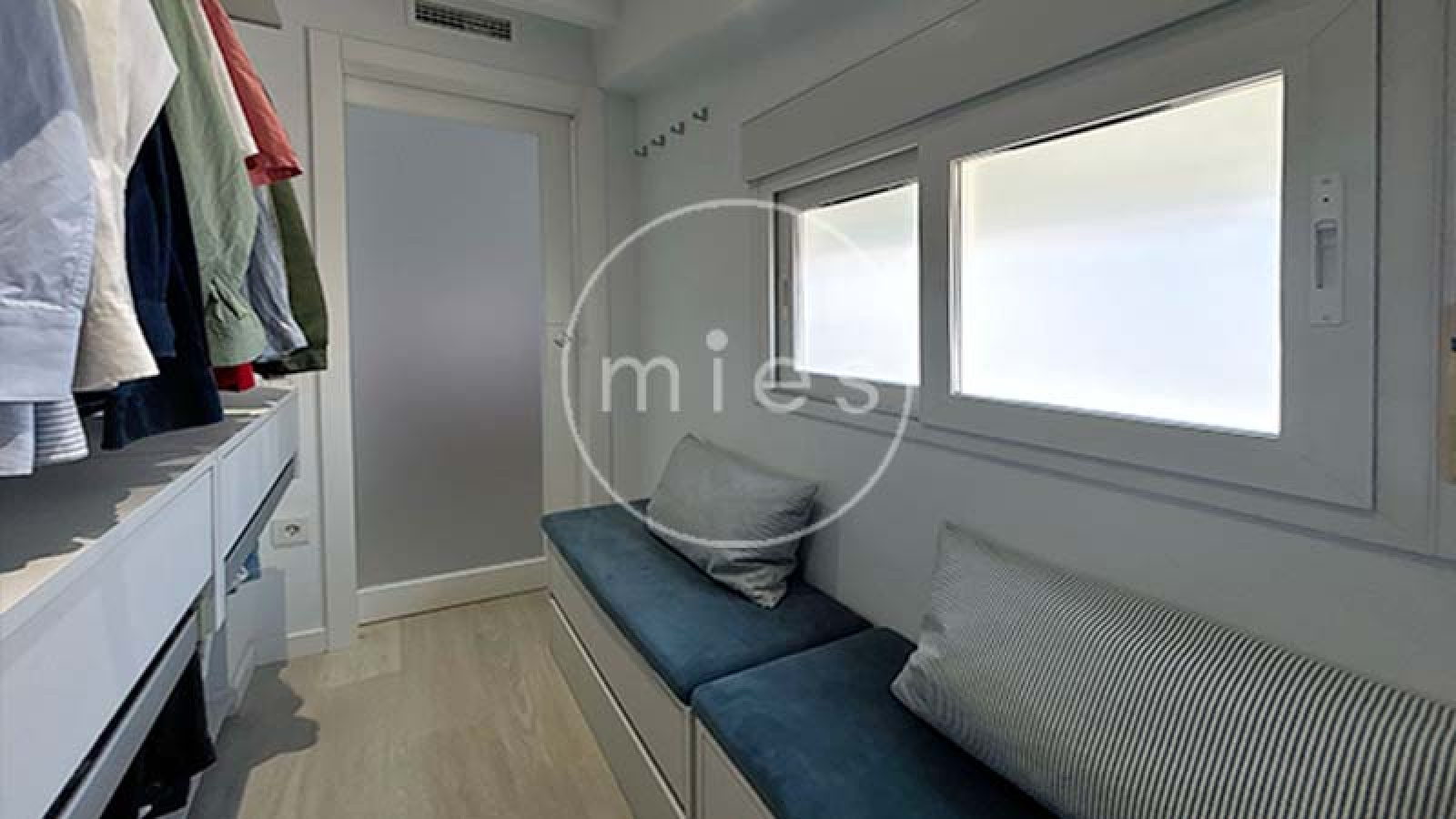 Minimalismo clásico, ático dúplex en Picanya, ático en Valencia, vivienda exclusiva Picanya, diseño minimalista, casa reformada Picanya, hogar luminoso Picanya, inmobiliaria en Picanya, vivienda cerca de Valencia, atico con terrazas, Mies Gestión Inmobiliaria  