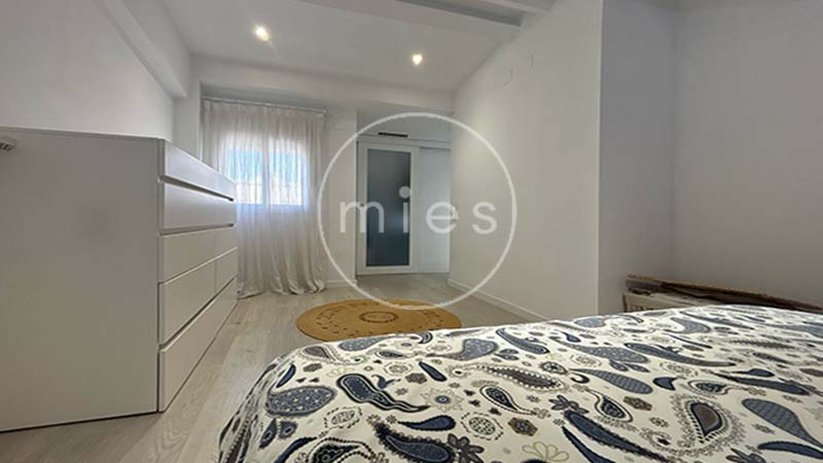 Minimalismo clásico, ático dúplex en Picanya, ático en Valencia, vivienda exclusiva Picanya, diseño minimalista, casa reformada Picanya, hogar luminoso Picanya, inmobiliaria en Picanya, vivienda cerca de Valencia, atico con terrazas, Mies Gestión Inmobiliaria  