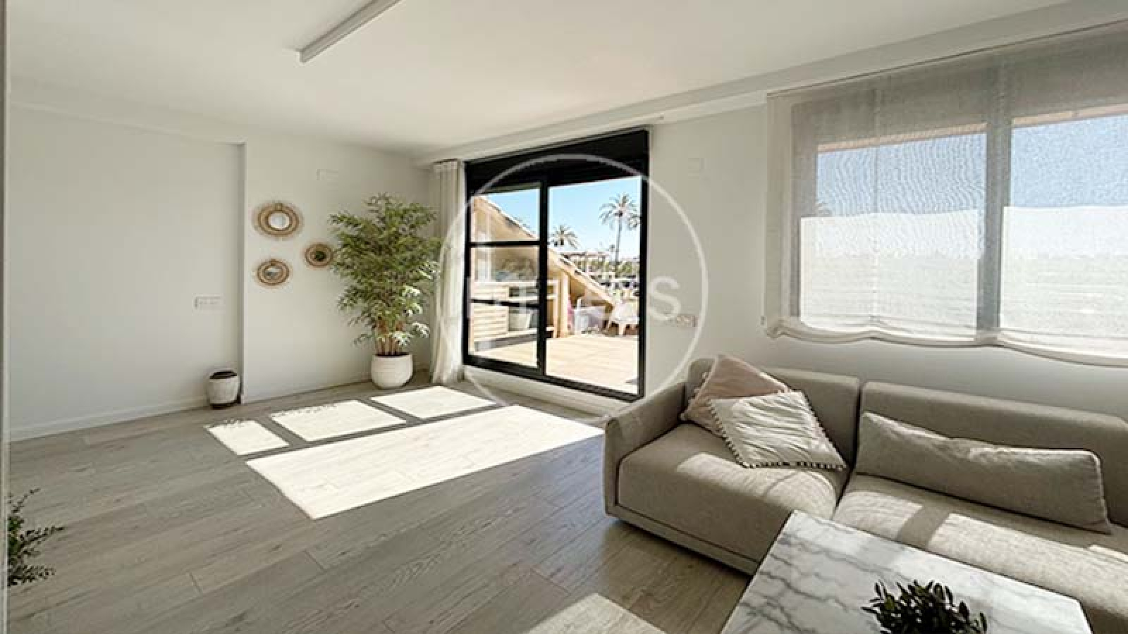 Minimalismo clásico, ático dúplex en Picanya, ático en Valencia, vivienda exclusiva Picanya, diseño minimalista, casa reformada Picanya, hogar luminoso Picanya, inmobiliaria en Picanya, vivienda cerca de Valencia, atico con terrazas, Mies Gestión Inmobiliaria  