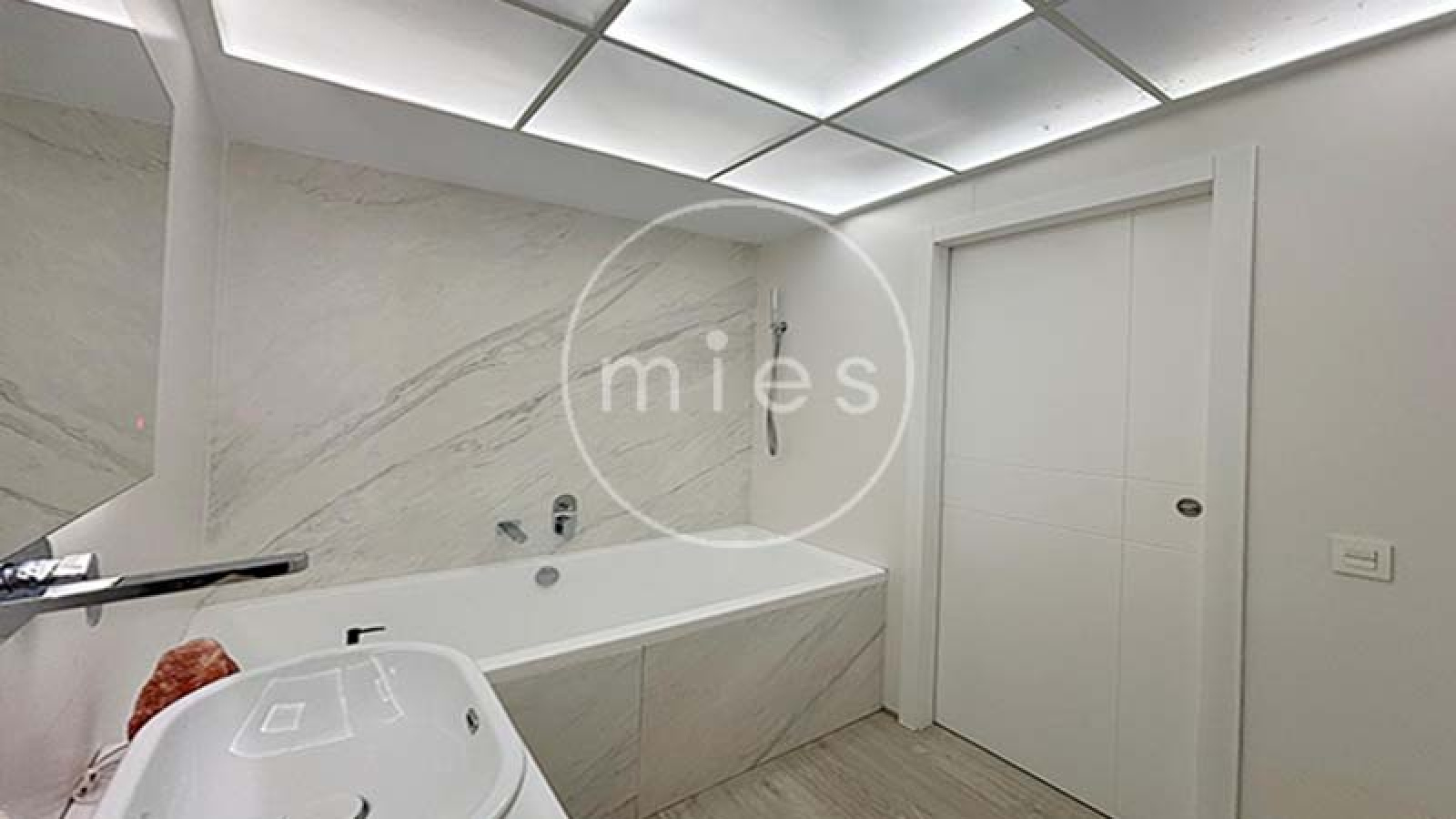 Minimalismo clásico, ático dúplex en Picanya, ático en Valencia, vivienda exclusiva Picanya, diseño minimalista, casa reformada Picanya, hogar luminoso Picanya, inmobiliaria en Picanya, vivienda cerca de Valencia, atico con terrazas, Mies Gestión Inmobiliaria  