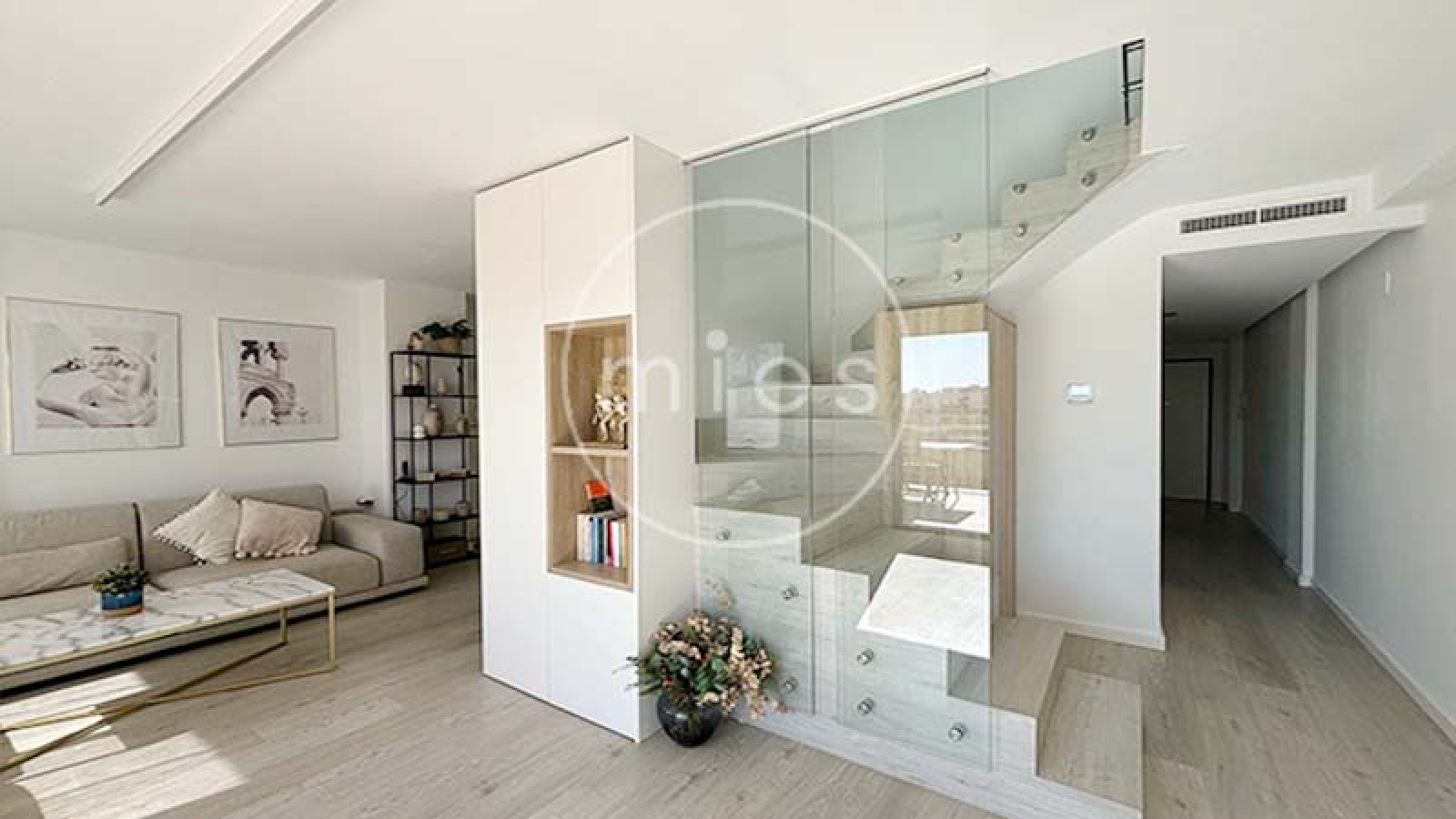 Minimalismo clásico, ático dúplex en Picanya, ático en Valencia, vivienda exclusiva Picanya, diseño minimalista, casa reformada Picanya, hogar luminoso Picanya, inmobiliaria en Picanya, vivienda cerca de Valencia, atico con terrazas, Mies Gestión Inmobiliaria  