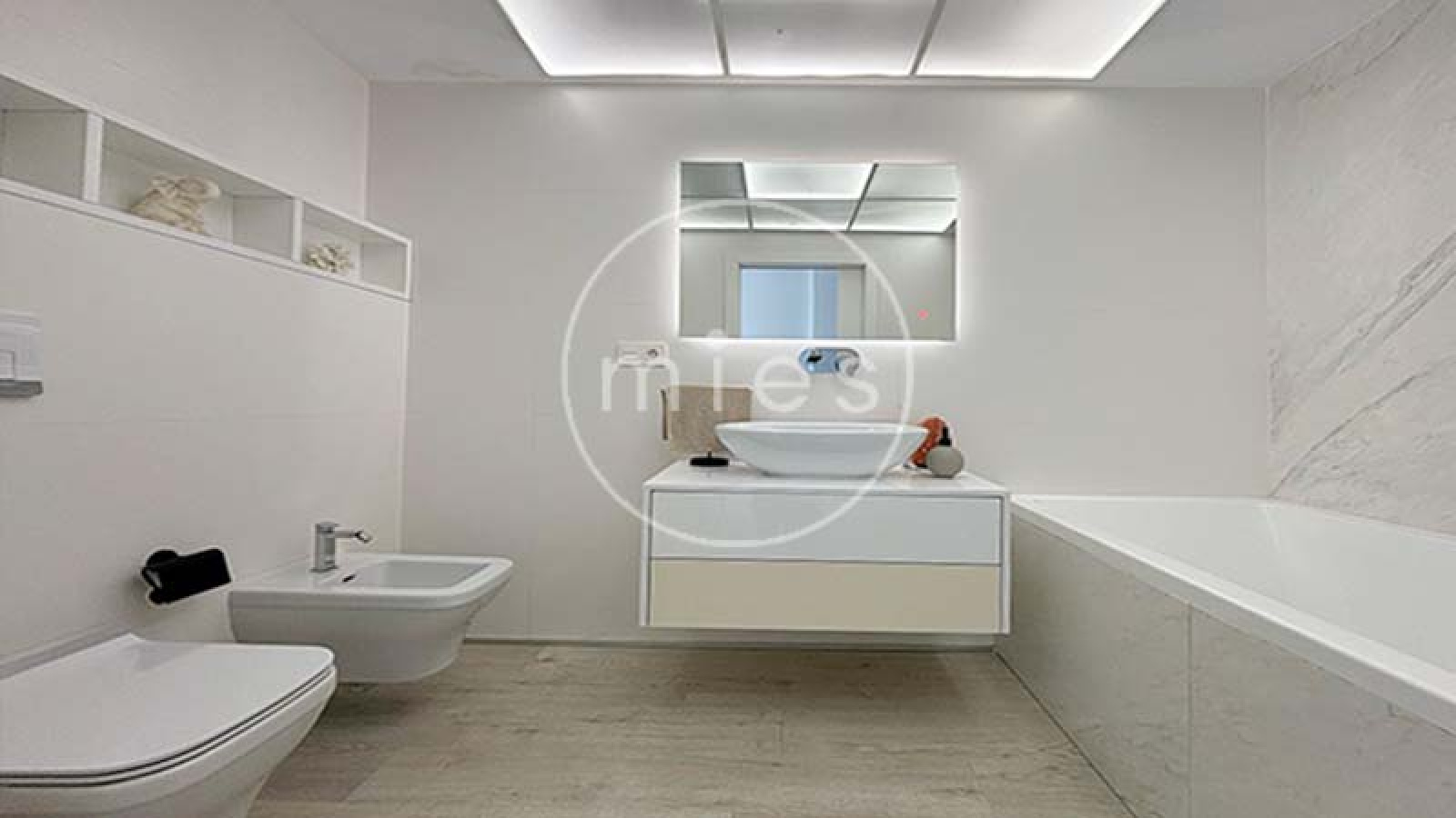 Minimalismo clásico, ático dúplex en Picanya, ático en Valencia, vivienda exclusiva Picanya, diseño minimalista, casa reformada Picanya, hogar luminoso Picanya, inmobiliaria en Picanya, vivienda cerca de Valencia, atico con terrazas, Mies Gestión Inmobiliaria  