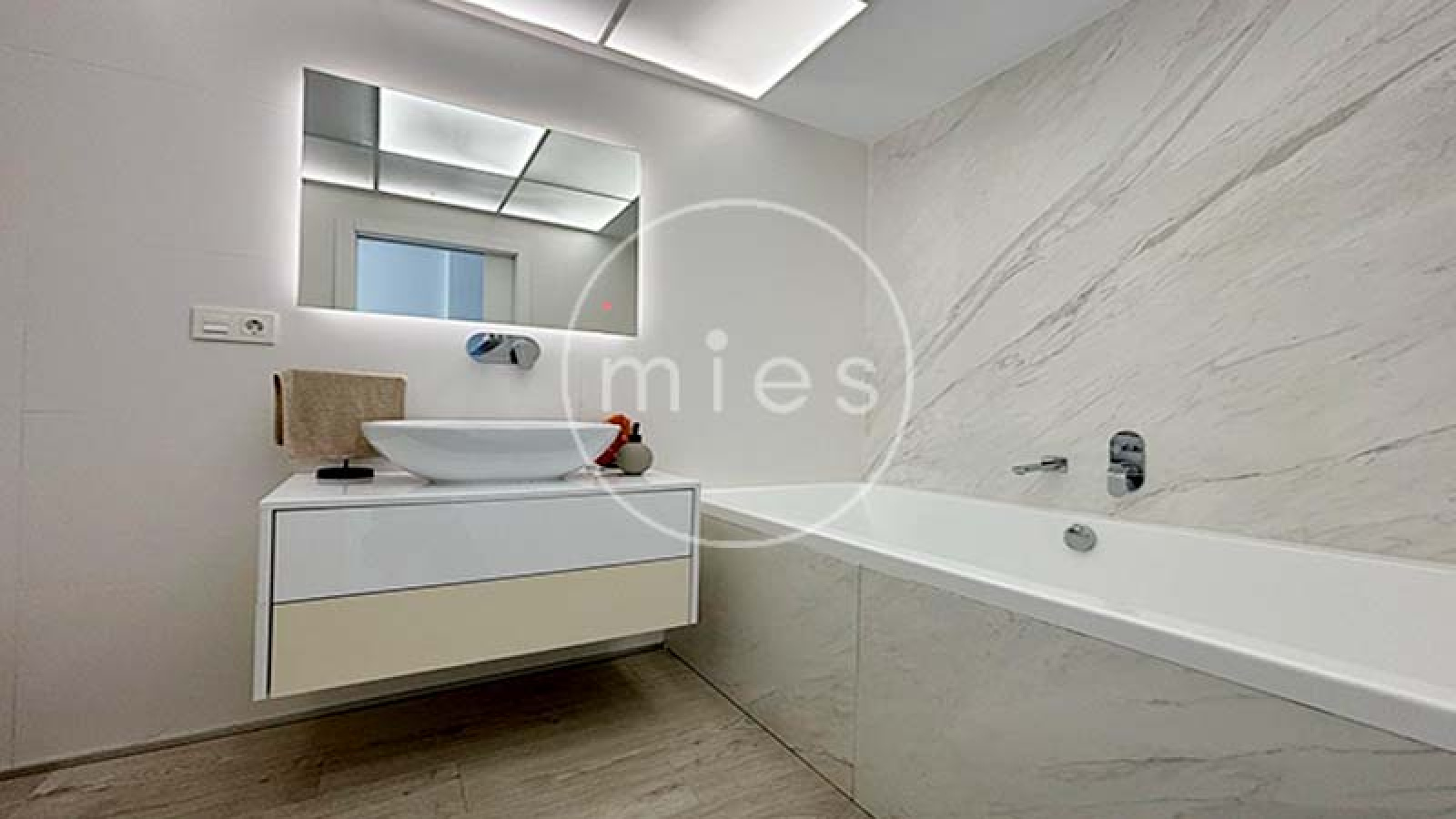 Minimalismo clásico, ático dúplex en Picanya, ático en Valencia, vivienda exclusiva Picanya, diseño minimalista, casa reformada Picanya, hogar luminoso Picanya, inmobiliaria en Picanya, vivienda cerca de Valencia, atico con terrazas, Mies Gestión Inmobiliaria  