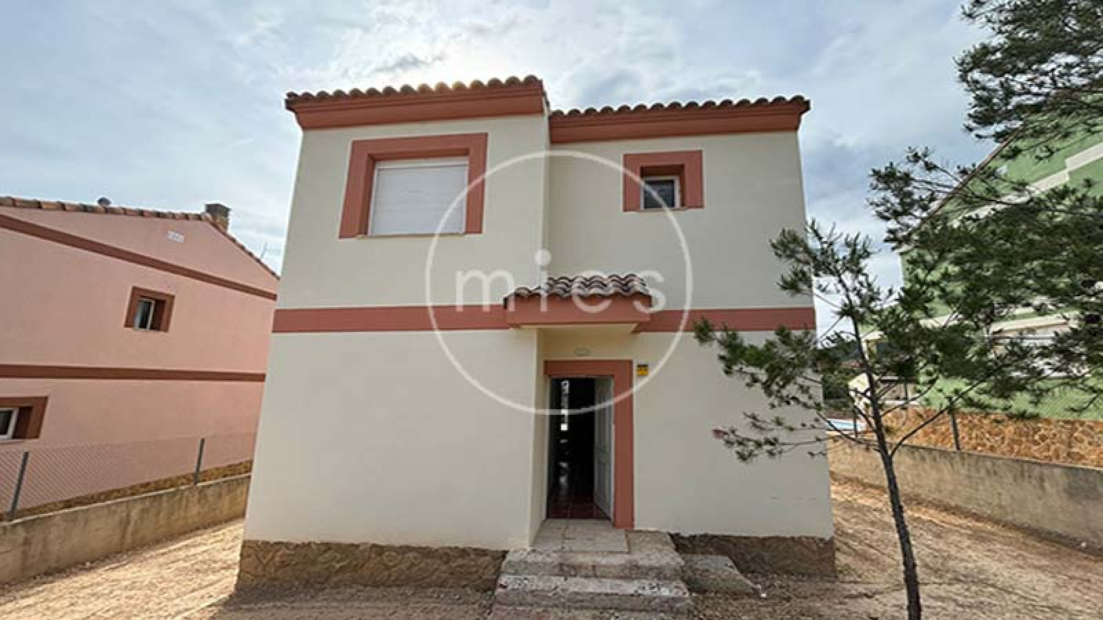 chalet nuevo urbano con piscina valencia mies inmobiliaria