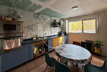 mies inmobiliaria vende chalet urbano altury con piscina