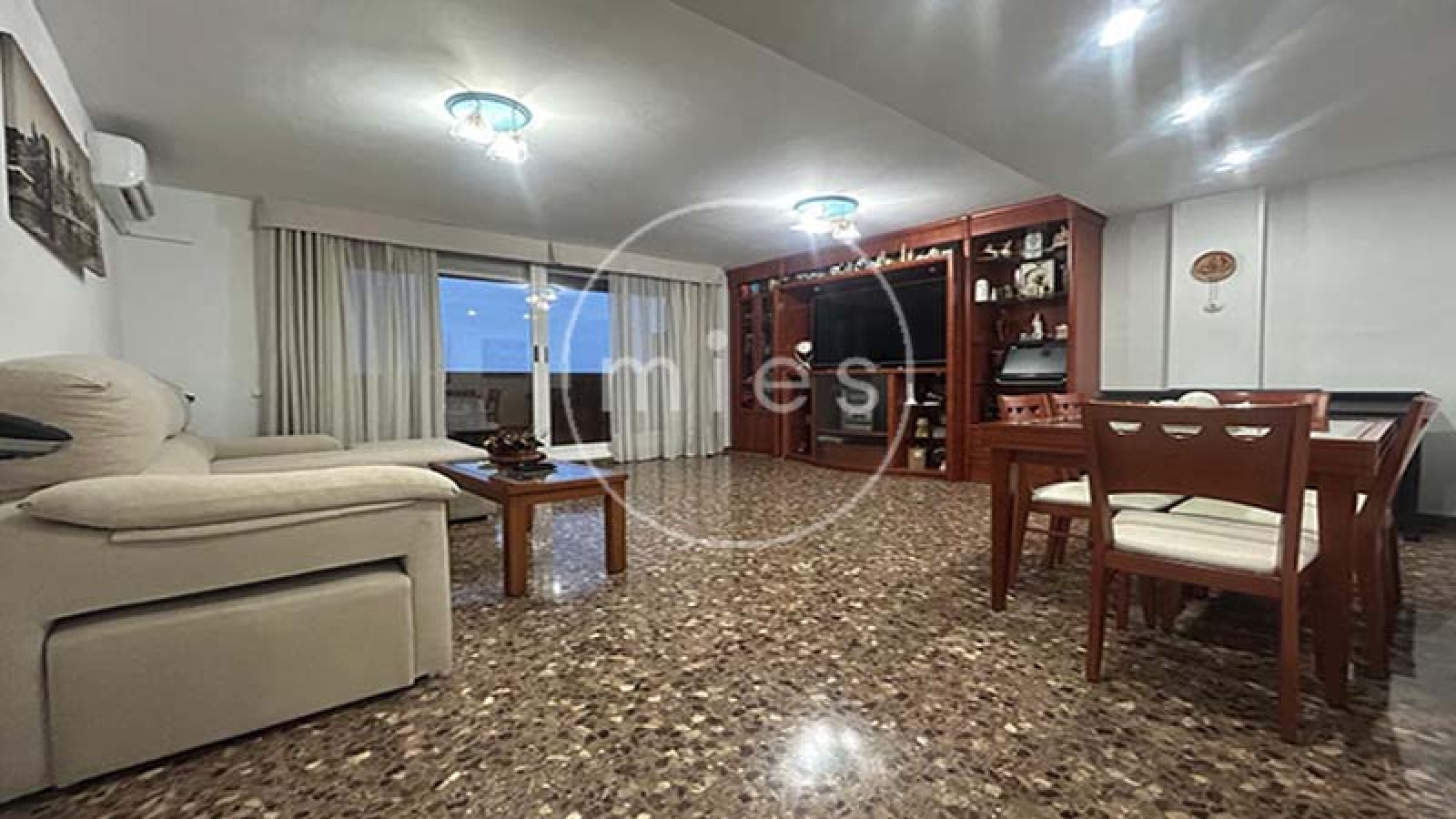 mies inmobiliaria vende piso en torrent