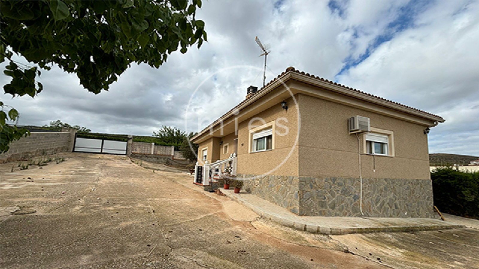 mies inmobiliaria vende chalet altury