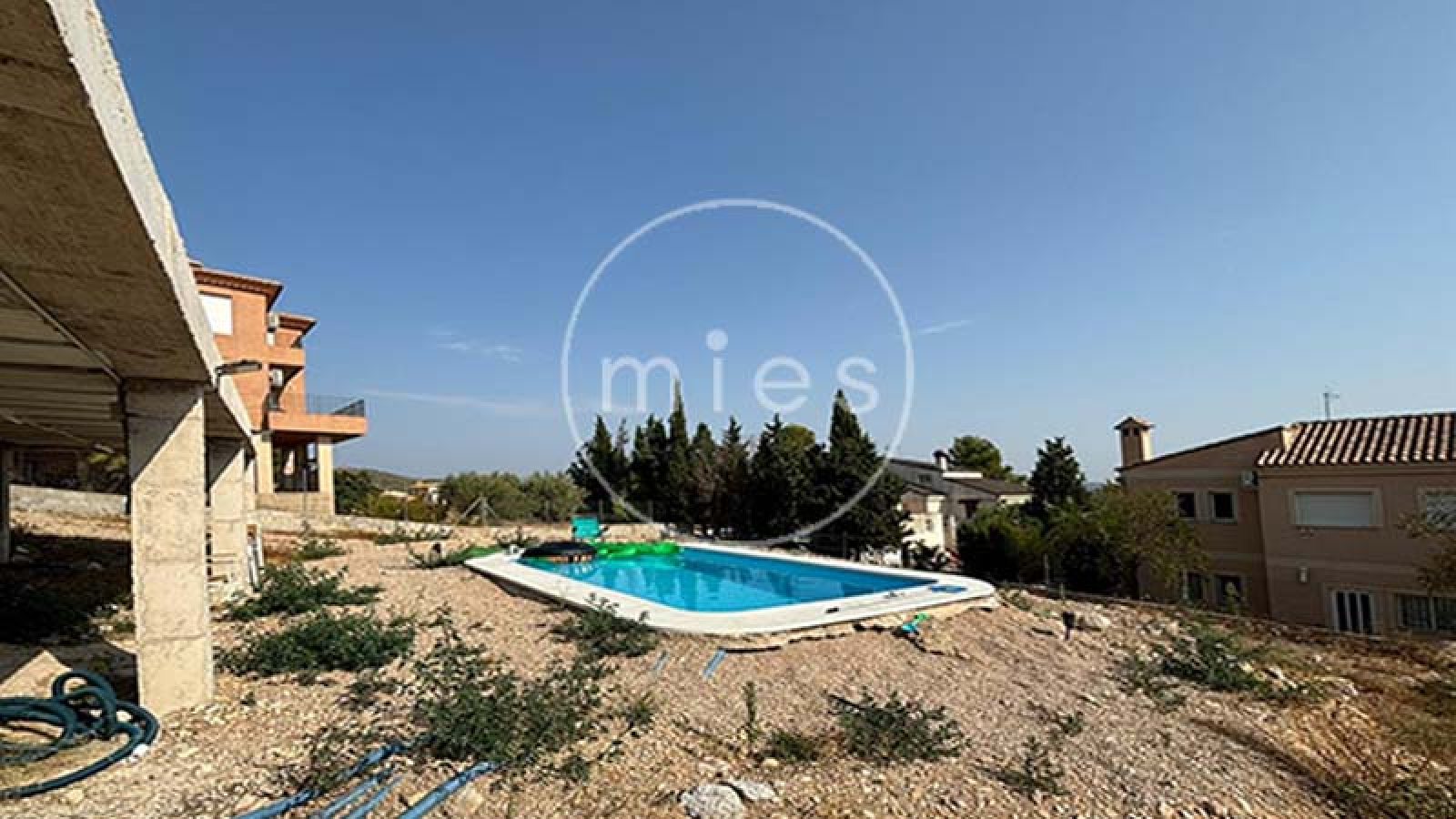 chalet en venta Altury, chalet con piscina Turís, casa moderna Turís, Urbanización Altury Valencia, comprar chalet en Turís, MIES Inmobiliaria, chalet modular Altury, vivienda con piscina Turís, casa en urbanización Altury, inmueble en venta Valencia