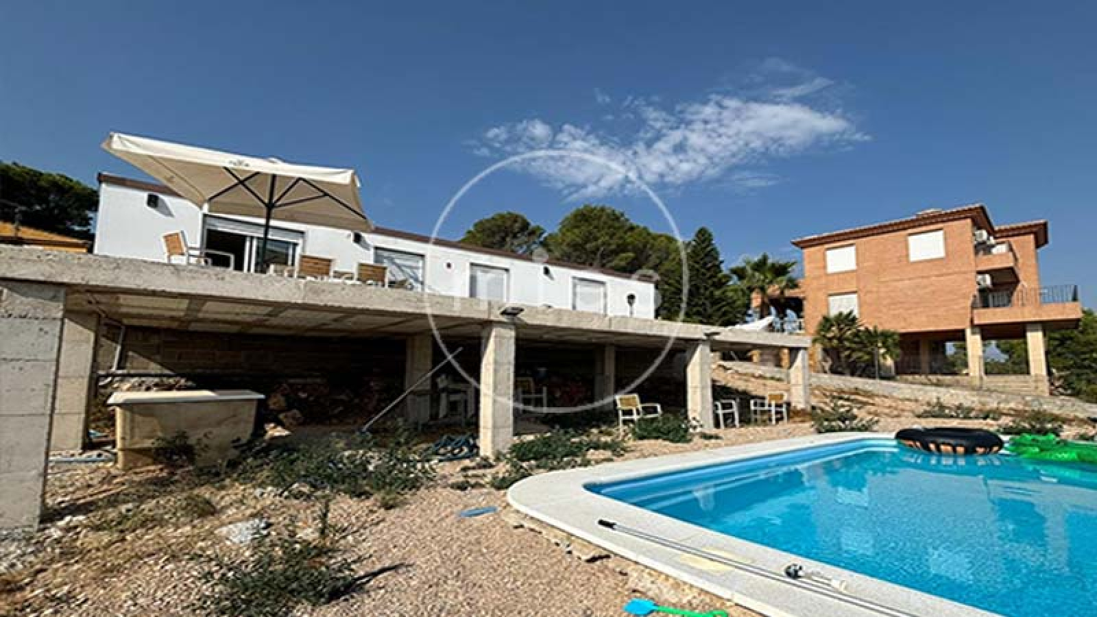 chalet en venta Altury, chalet con piscina Turís, casa moderna Turís, Urbanización Altury Valencia, comprar chalet en Turís, MIES Inmobiliaria, chalet modular Altury, vivienda con piscina Turís, casa en urbanización Altury, inmueble en venta Valencia