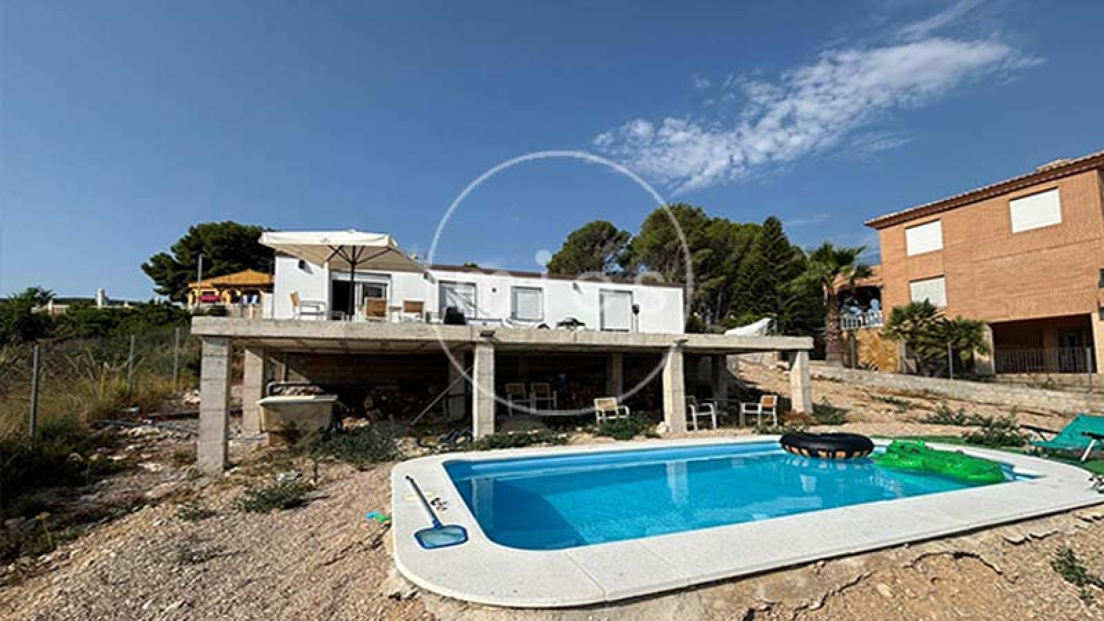 chalet en venta Altury, chalet con piscina Turís, casa moderna Turís, Urbanización Altury Valencia, comprar chalet en Turís, MIES Inmobiliaria, chalet modular Altury, vivienda con piscina Turís, casa en urbanización Altury, inmueble en venta Valencia
