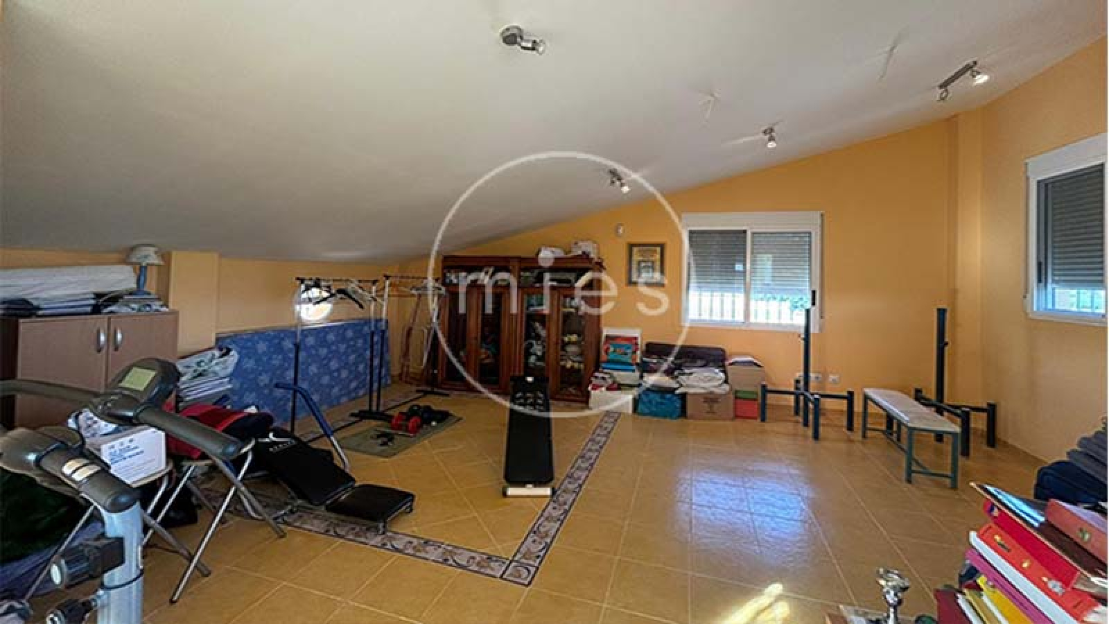 MIES INMOBILIARIA VENDE PISO CHALET MONTROY URBANIZACIÓN BALCÓN PISCINA URBANO