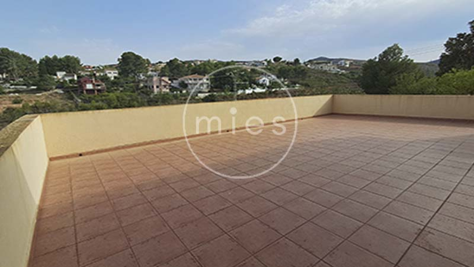 mies inmobiliaria vende chalet en altury turis independiente piscina