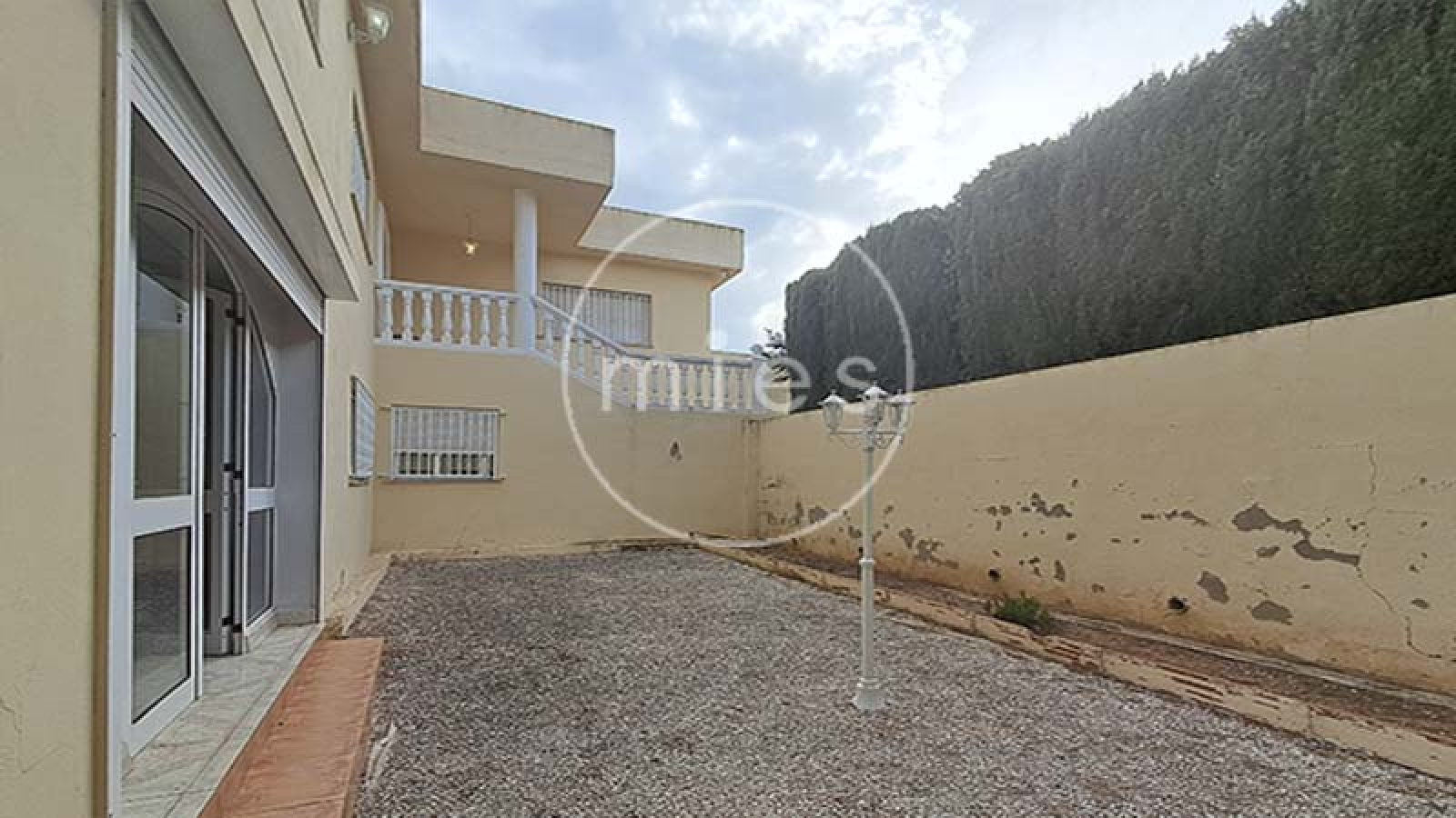 mies inmobiliaria vende chalet en altury turis independiente piscina