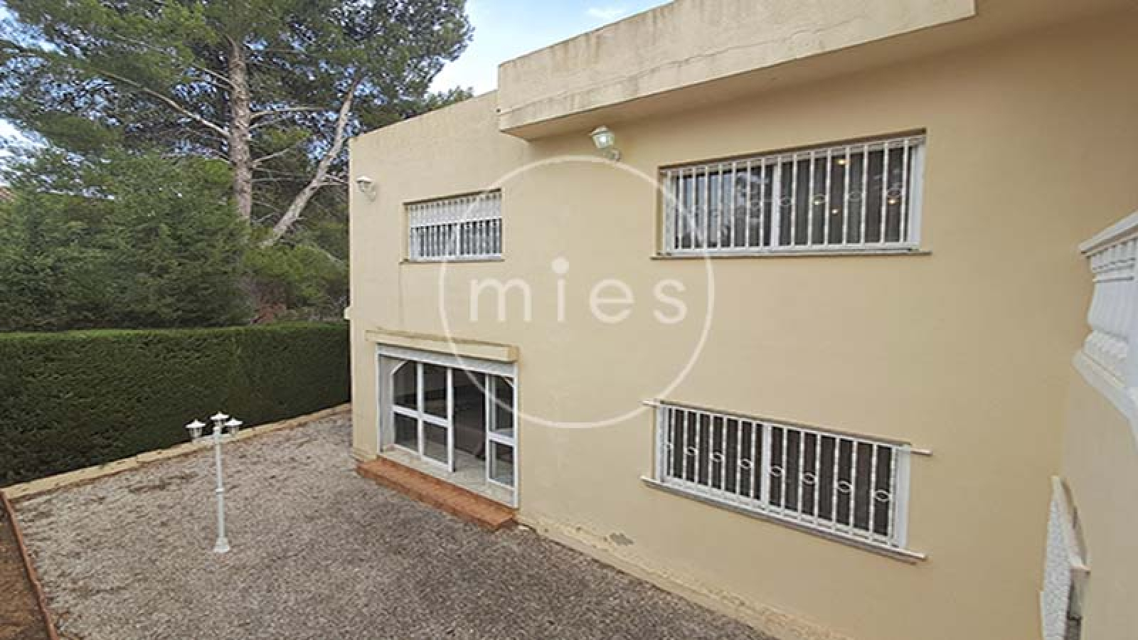 mies inmobiliaria vende chalet en altury turis independiente piscina