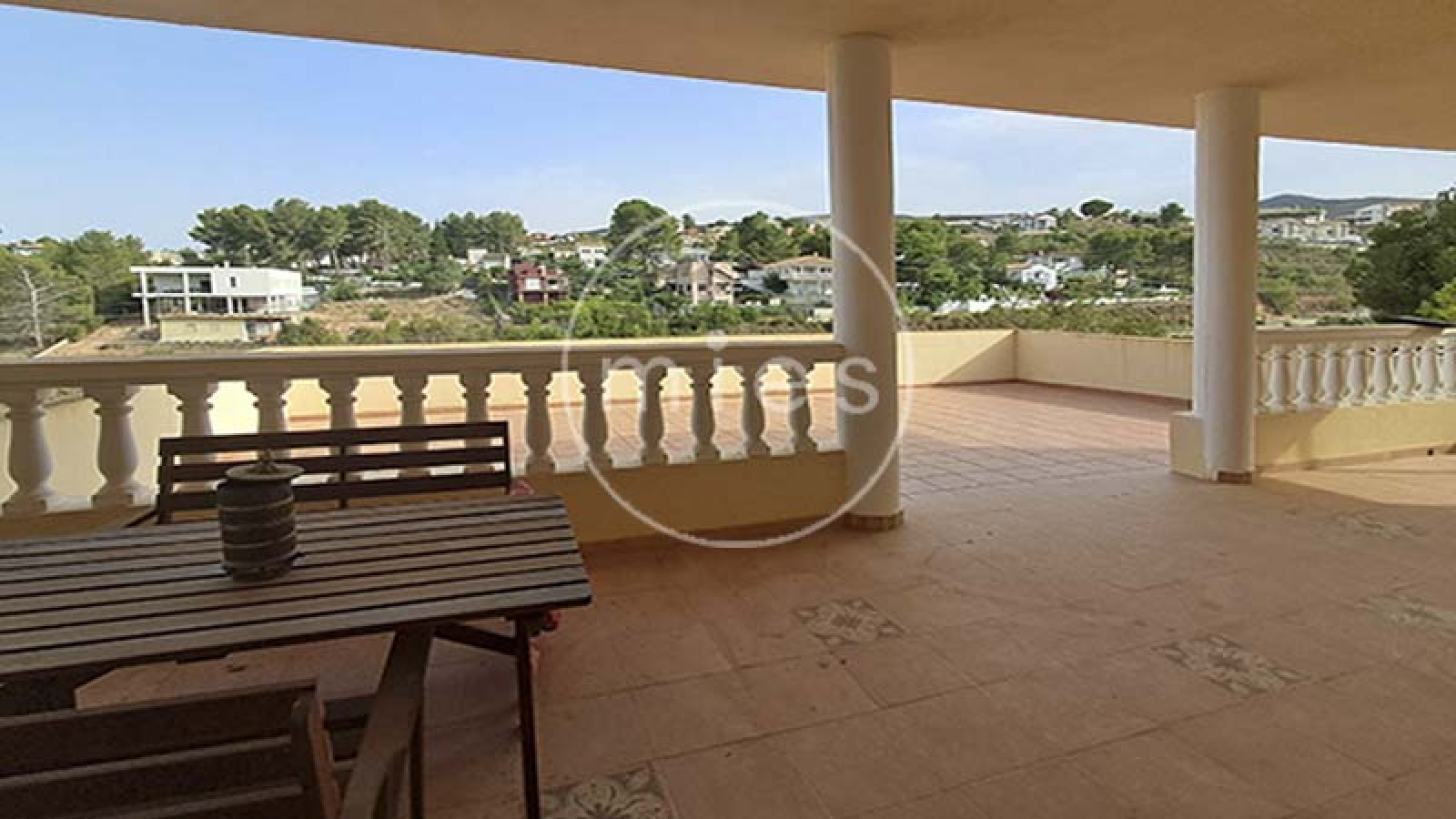 mies inmobiliaria vende chalet en altury turis independiente piscina