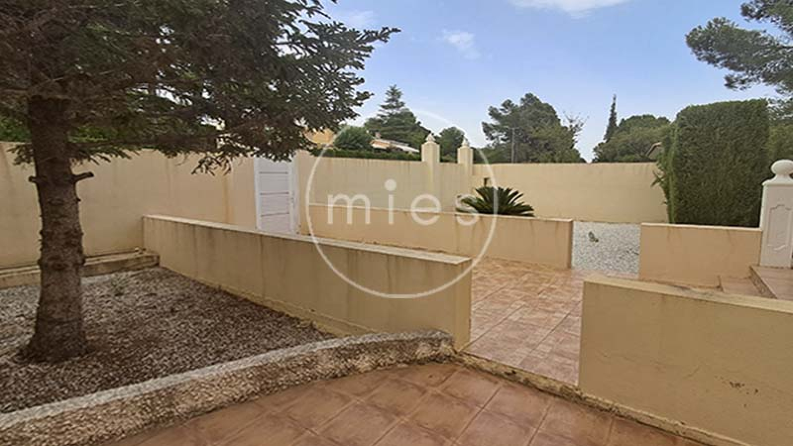 mies inmobiliaria vende chalet en altury turis independiente piscina