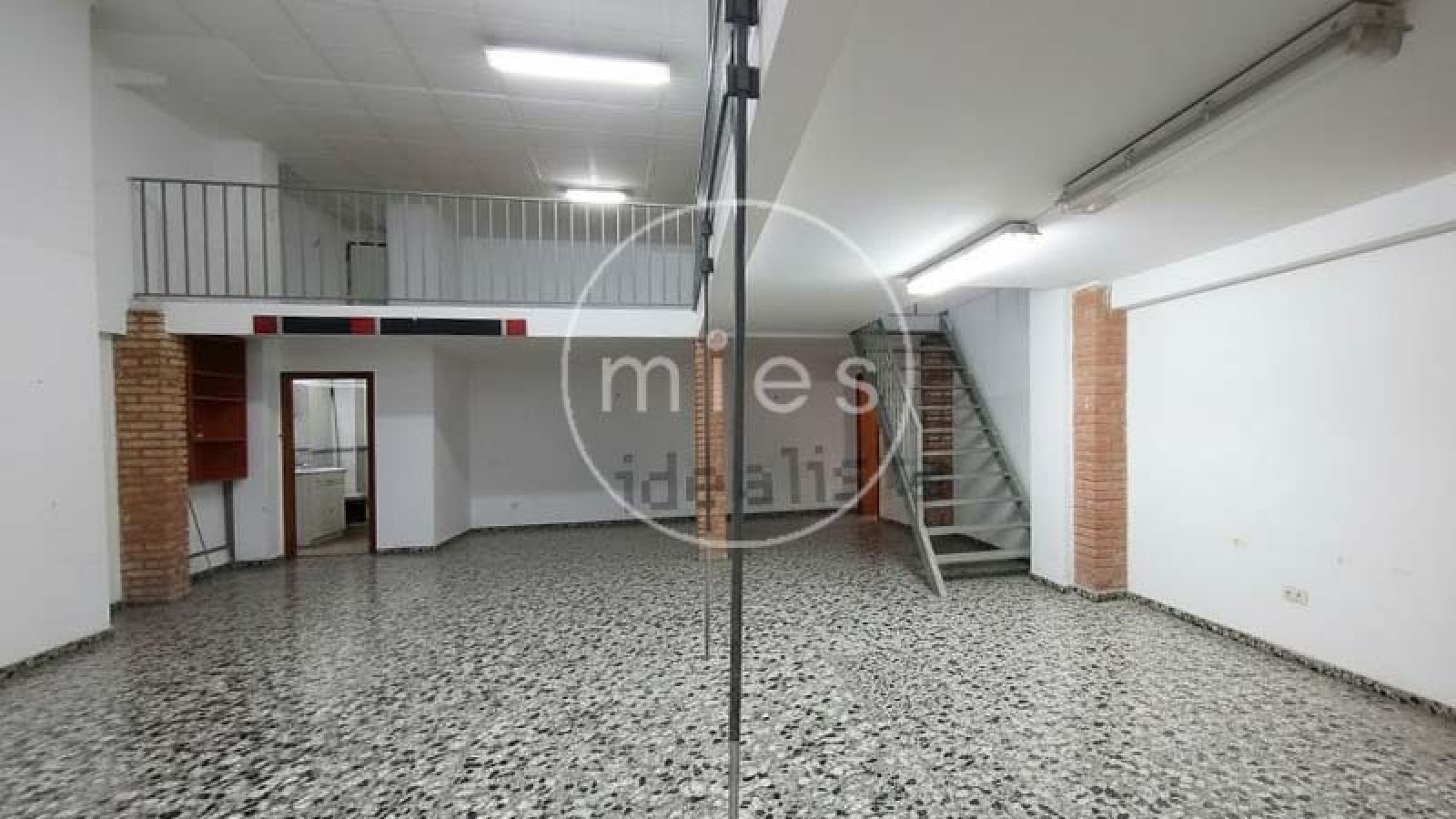 mies inmobiliaria vende local cambio de uso oportunidad 