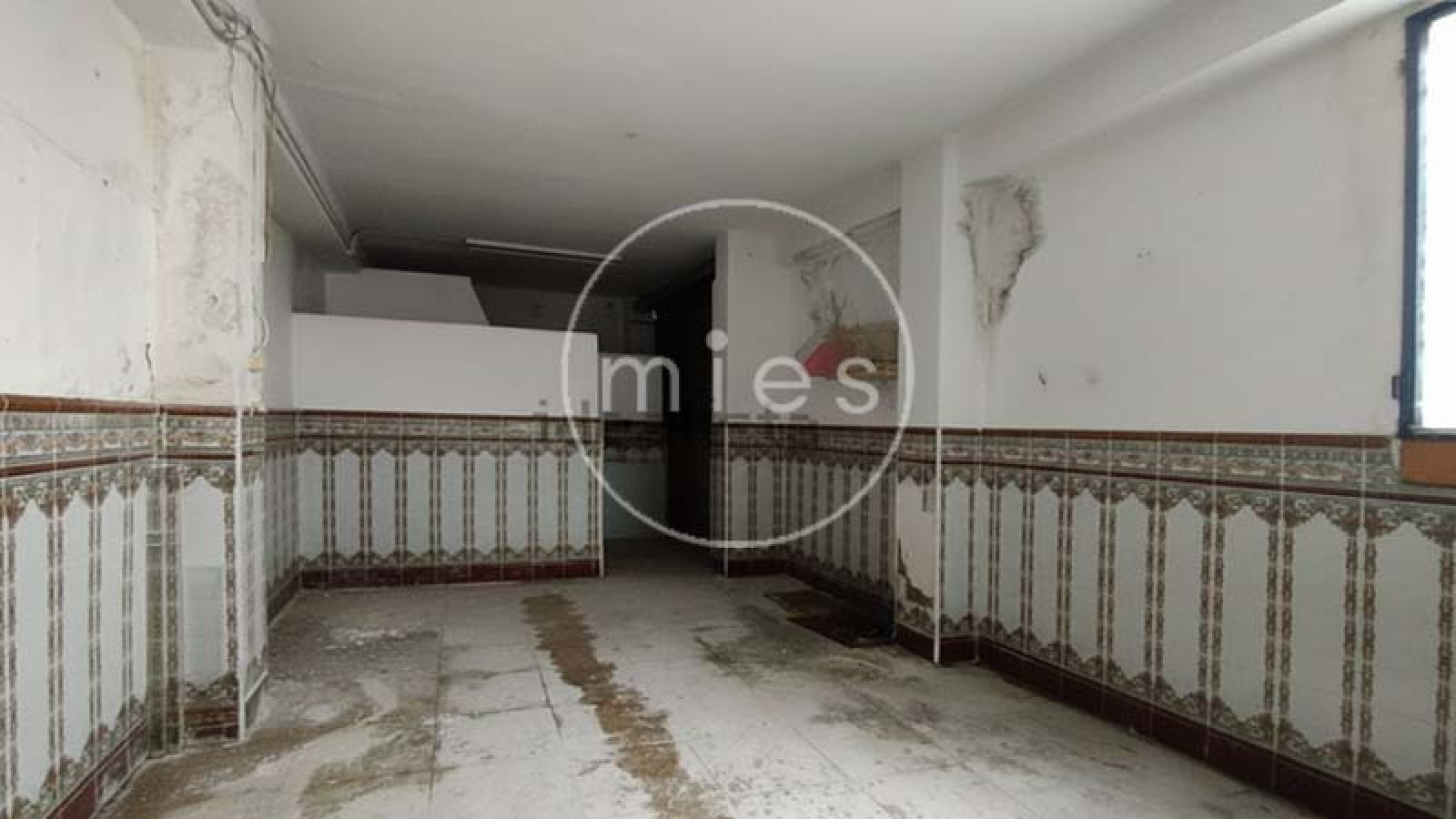 MIES INMOBILIARIA VENDE LOCAL ESQUINERO EL MOLI