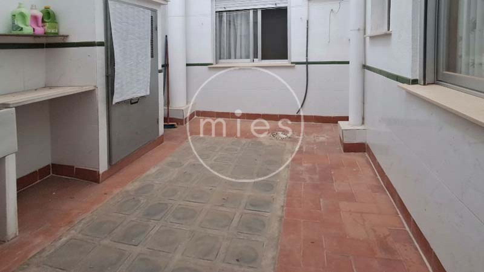 edificio en venta Torrent, finca en venta Torrent, edificio completo Torrent, inversión inmobiliaria Torrent, casa con dos viviendas Torrent, edificio con garaje grande, edificio con terraza Torrent, vivienda cerca Plaza San Pascual, inmueble Avenida al Vedat, edificio Avenida Padre Méndez, edificio rentable Valencia, edificio con posibilidad cambio de uso, edificio familiar Torrent, inmueble alta rentabilidad