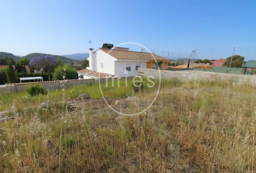 parcela urbana Montserrat, terreno urbano Montserrat, parcela cerca de La Rabassa, terreno en venta Montserrat, Mies Inmobiliaria, parcela con caseta Valencia, terreno con piscina Montserrat, parcela urbana 1352 m², construir vivienda Montserrat, parcela vallada Montserrat, caseta en parcela urbana, terreno urbanización Montserrat, inversión inmobiliaria Montserrat, parcela para reformar Valencia, terreno urbano Valencia.